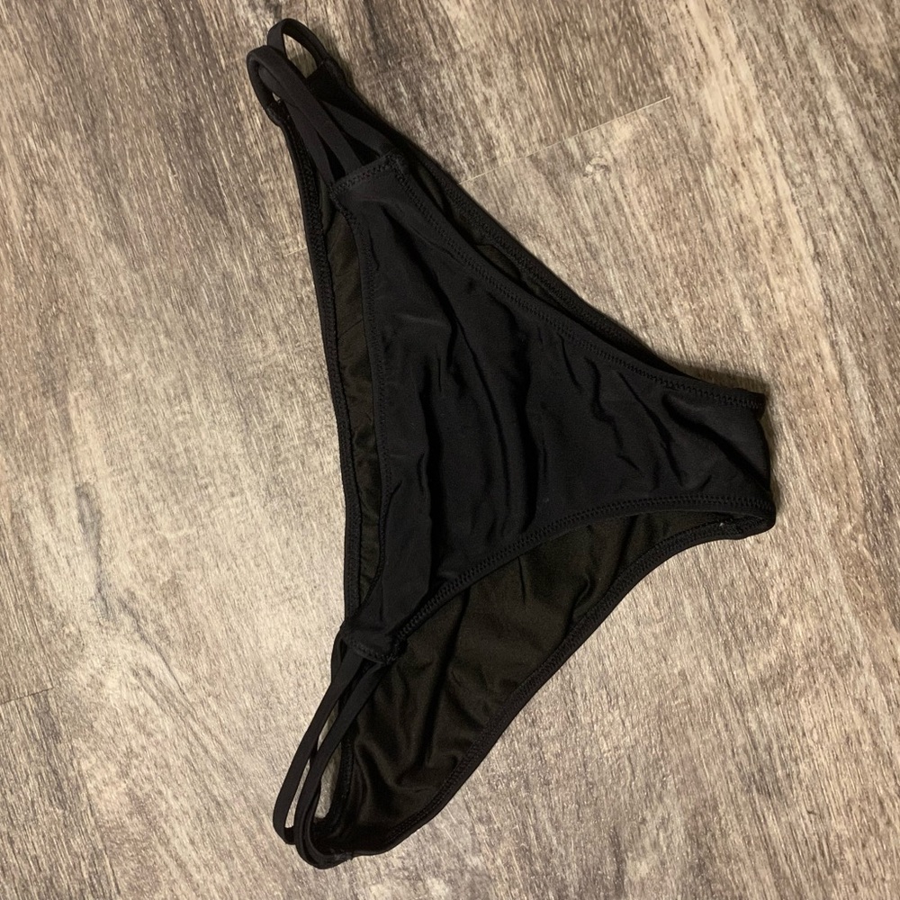 Victoria’s Secret cheeky black crossover bottom